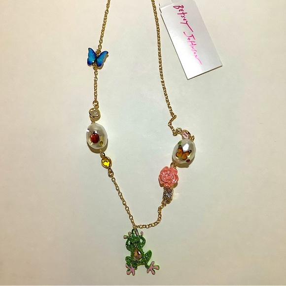 Betsey Johnson Backyard Frog Pearl Pendant Necklace New - Picture 4 of 4